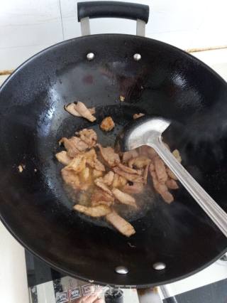 辣椒炒肉（满满的维生素）的做法步骤：3