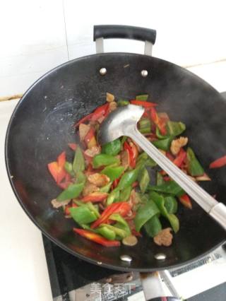 辣椒炒肉（满满的维生素）的做法步骤：4