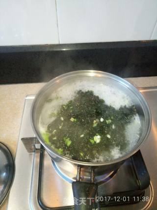 甲子鱼面煮甲东紫菜汤的做法步骤：11
