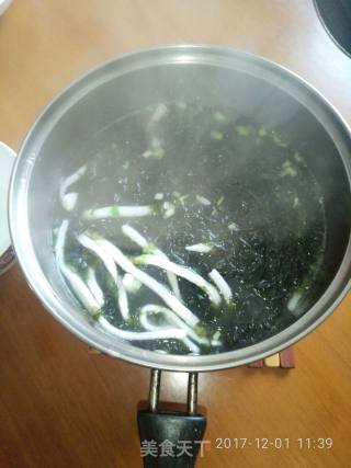 甲子鱼面煮甲东紫菜汤的做法步骤：13