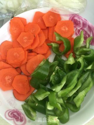 蘑菇炒肉的做法步骤：1