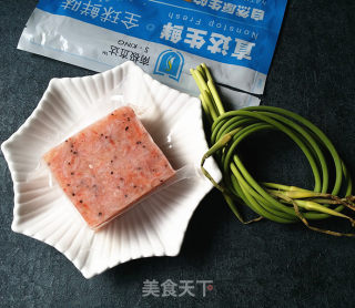 蒜苗爆磷虾的做法步骤：1