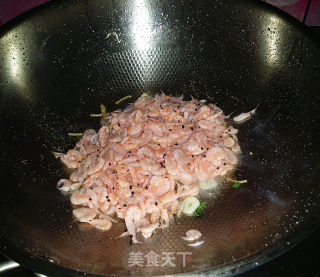 蒜苗爆磷虾的做法步骤：8