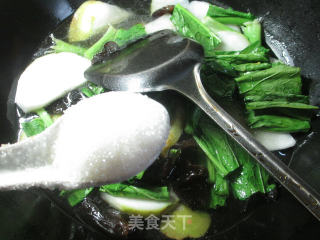 黑木耳烧大头菜的做法步骤：7