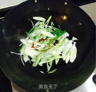 大葱炒鸡蛋的做法步骤：7
