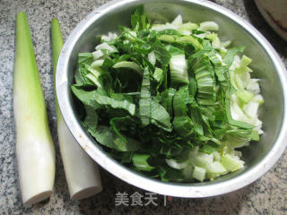 茭白炒手捏菜的做法步骤：1