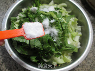 茭白炒手捏菜的做法步骤：2