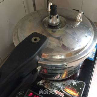 腐乳焖猪脚的做法步骤：10
