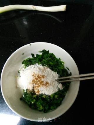 菠菜鸡蛋煎饼的做法步骤：3