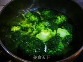 凉拌西兰花的做法步骤：6