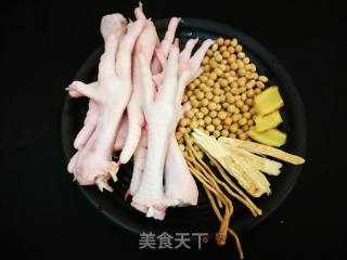 鸡爪黄豆汤的做法步骤：1