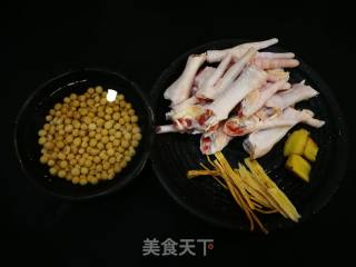 鸡爪黄豆汤的做法步骤：2