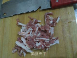 蒜黄炒肉的做法步骤：2