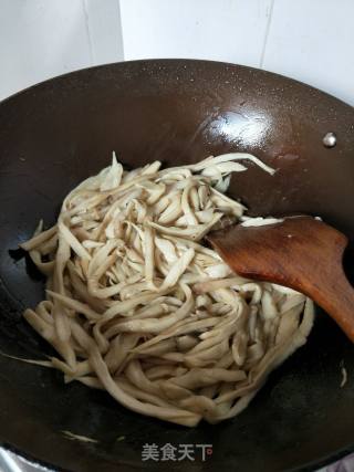 手撕杏鲍菇的做法步骤：6