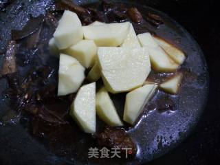 土豆炖牛腩的做法步骤：5