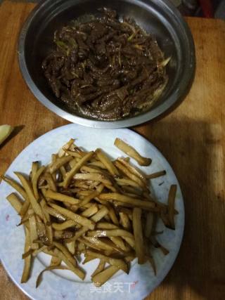 杏鲍菇炒牛柳的做法步骤：3