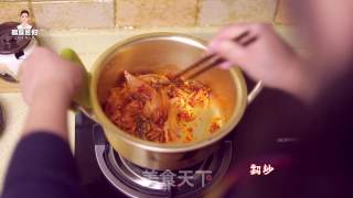 金枪鱼辣白菜汤的做法步骤：6