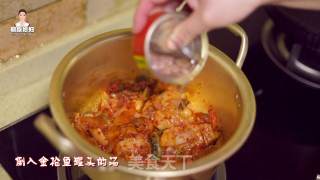 金枪鱼辣白菜汤的做法步骤：7