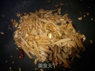 咸菜炒鸡蛋的做法步骤：3
