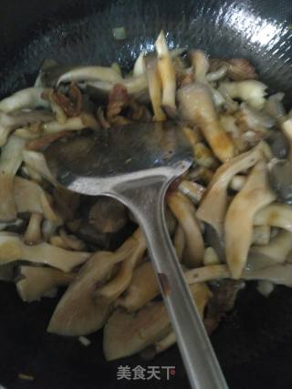 蘑菇炒肉的做法步骤：6