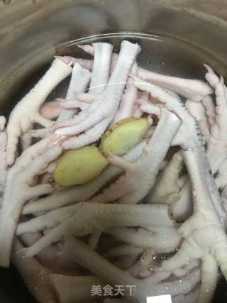 陈醋泡鸡爪的做法步骤：1