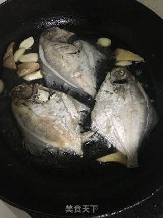 糖醋小平鱼的做法步骤：4