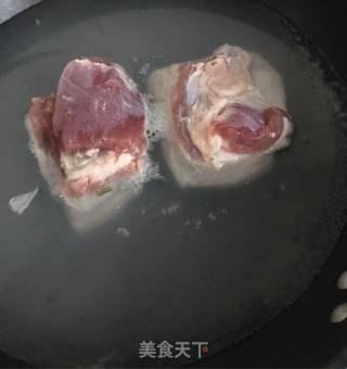 梅菜扣肉的做法步骤：1