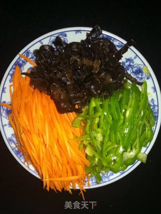 鱼香三丝的做法步骤：1