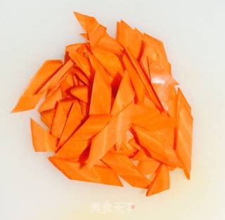 杂蔬炒年糕的做法步骤：1
