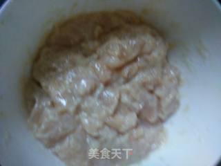 宫爆鸡丁的做法步骤：1