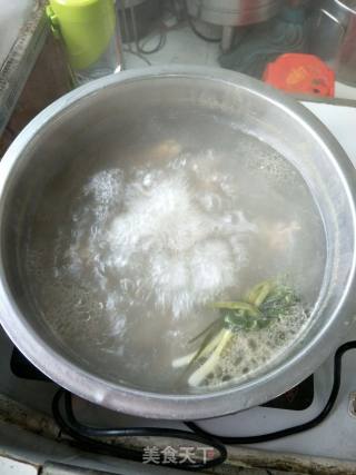 草兜萝卜炖排骨的做法步骤：3