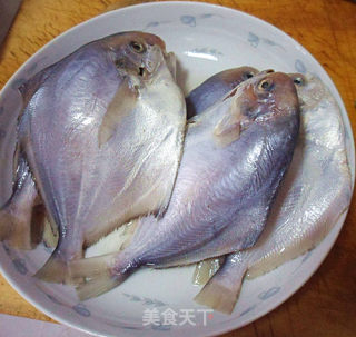 干烧平子鱼的做法步骤：1