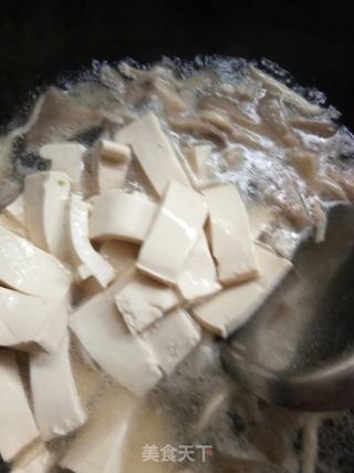 芹菜叶豆腐汤的做法步骤：4