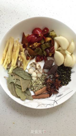 川味芋头烧鸭的做法步骤：2