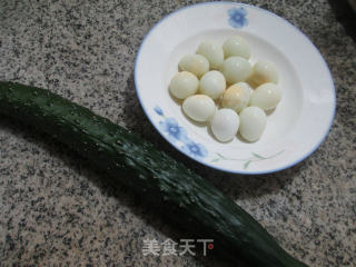鹌鹑蛋拌青瓜的做法步骤：1