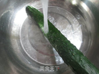 鹌鹑蛋拌青瓜的做法步骤：2