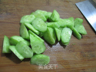 鹌鹑蛋拌青瓜的做法步骤：3
