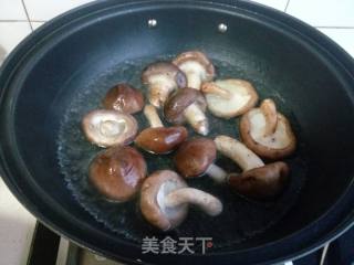 香菇烧豆腐的做法步骤：1