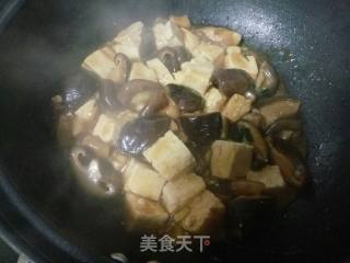 香菇烧豆腐的做法步骤：7