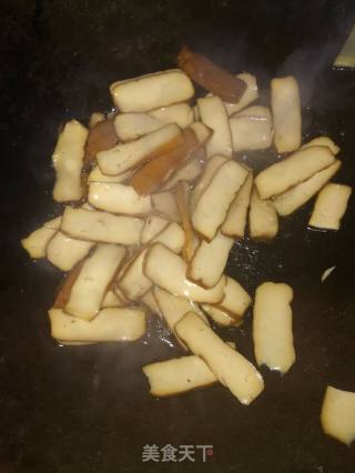 尖椒肉丝炒豆干的做法步骤：5