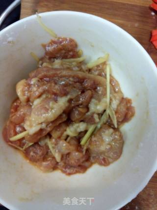 胡萝卜炒肉丝的做法步骤：1