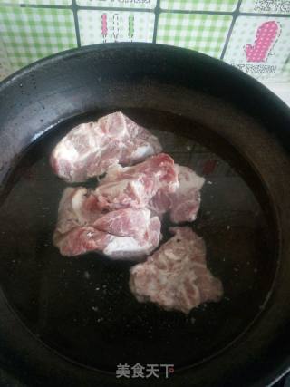 炖酸菜的做法步骤：1