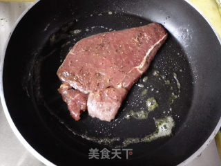 #快手懒人餐#香煎牛排的做法步骤：2