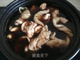 酸笋炒大肠的做法步骤：2