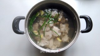 竹荪排骨汤的做法步骤：4