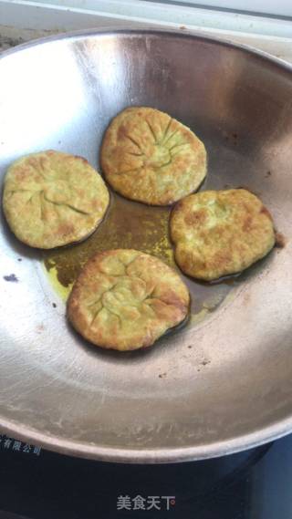 酸菜馅饼的做法步骤：1