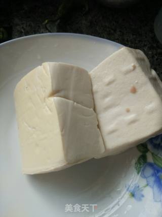 蒜叶烧豆腐的做法步骤：1