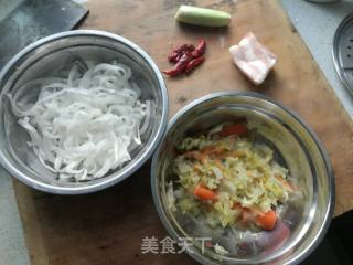 酸菜粉条的做法步骤：1