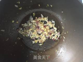 家常胡萝卜炒蟹味菇的做法步骤：3