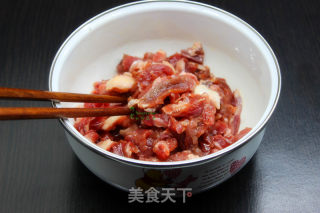 牛肉炒粉丝的做法步骤：2